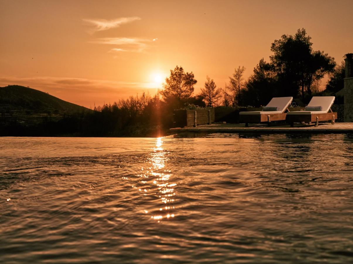 Villa Meralia Anafonitria ภายนอก รูปภาพ